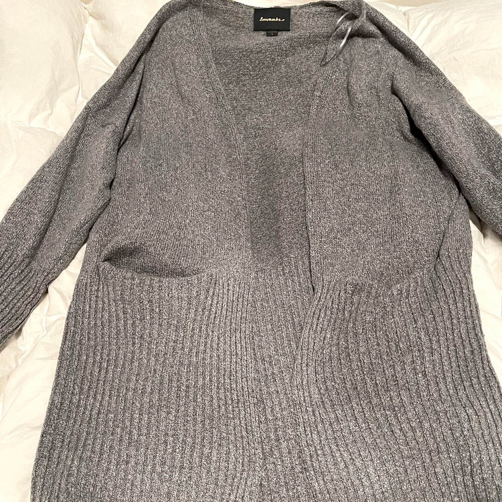 Women’s open front style cardigan (like NEW)